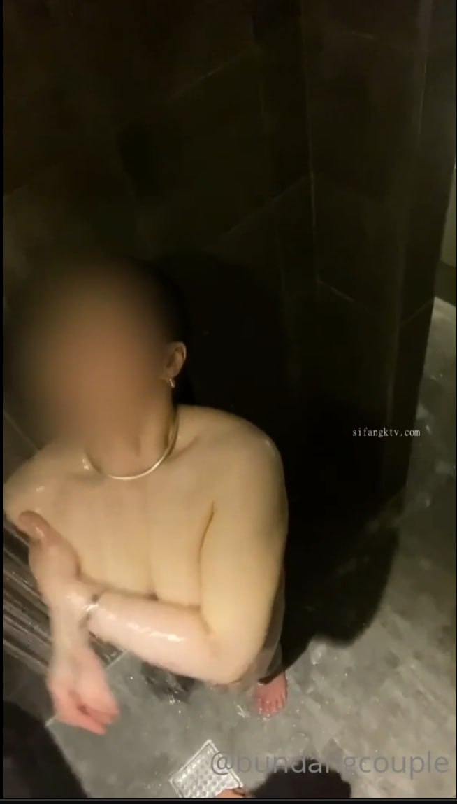今夜约20岁外围小姐姐 肤白貌美 甜美乖巧 特写抠穴 口交给力啪啪 劲爆佳作